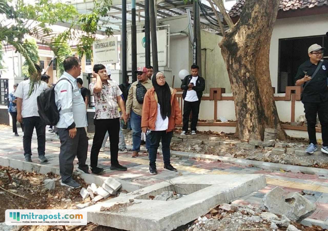Foto : Kementerian PU tinjau lokasi trotoar di Jalan Panglima Sudirman Pati. (Sumber. Mitrapost.com/ Ilham)
