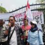 Foto : Demo GMPP di depan Kantor Bupati Pati. (Sumber. Mitrapost.com/ Ilham)