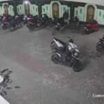 Foto : Terlihat maling motor di masjid Jami' Darussalam Desa Pekalongan Kecamatan Winong Pati. (Dok. Takmir Masjid Jami' Darussalam Desa Pekalongan)