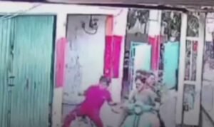 Bocah Pengendara Sepeda di Tangerang Ditendang Remaja Lalu Ditinggal Pergi/tangkap layar Bocah Pengendara Sepeda di Tangerang Ditendang Remaja Lalu Ditinggal Pergi/tangkap layar