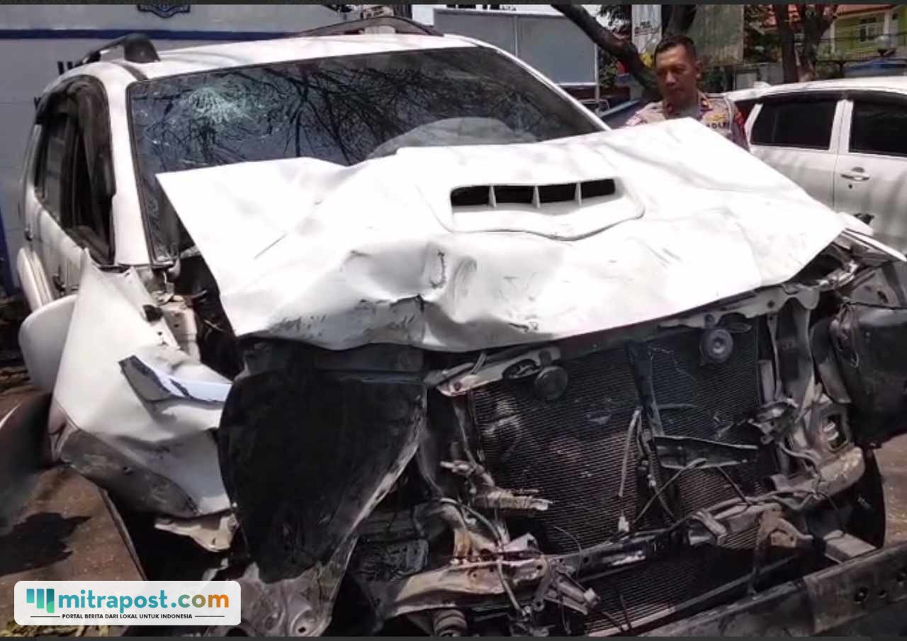 Foto : Kondisi mobil pick up grand max di Satlantas Polresta Pati. (Sumber. Mitrapost.com/ Ilham)