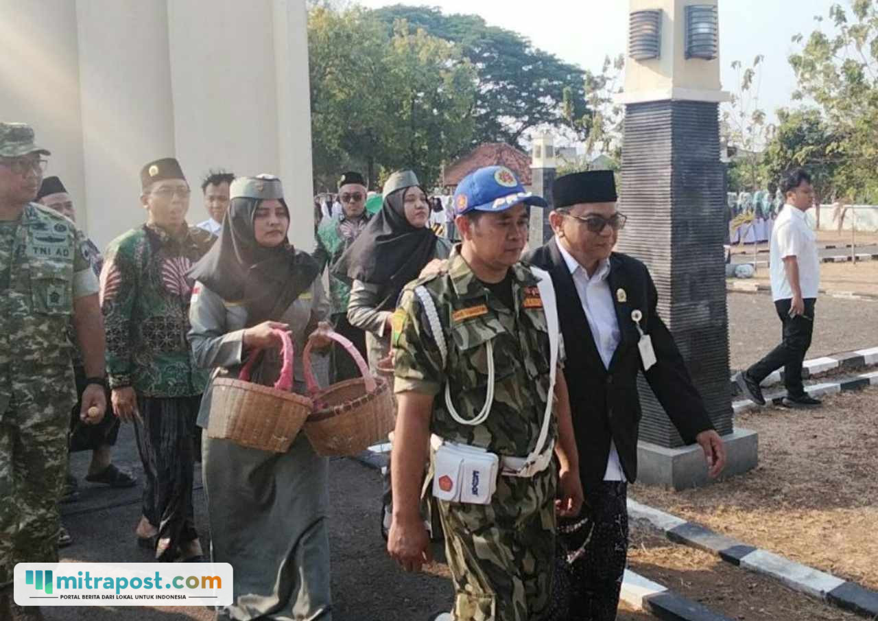 Foto : Plt Bupati Pati Risma Ardhi Chandra ditemui di upacara hari santri. (Sumber. Mitrapost.com/ Ilham)