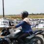 Foto : Banner dipasang di pinggir jalan rusak tepat Desa Bumirejo Kecamatan Margorejo Pati. (Sumber. Mitrapost.com/ Ilham)