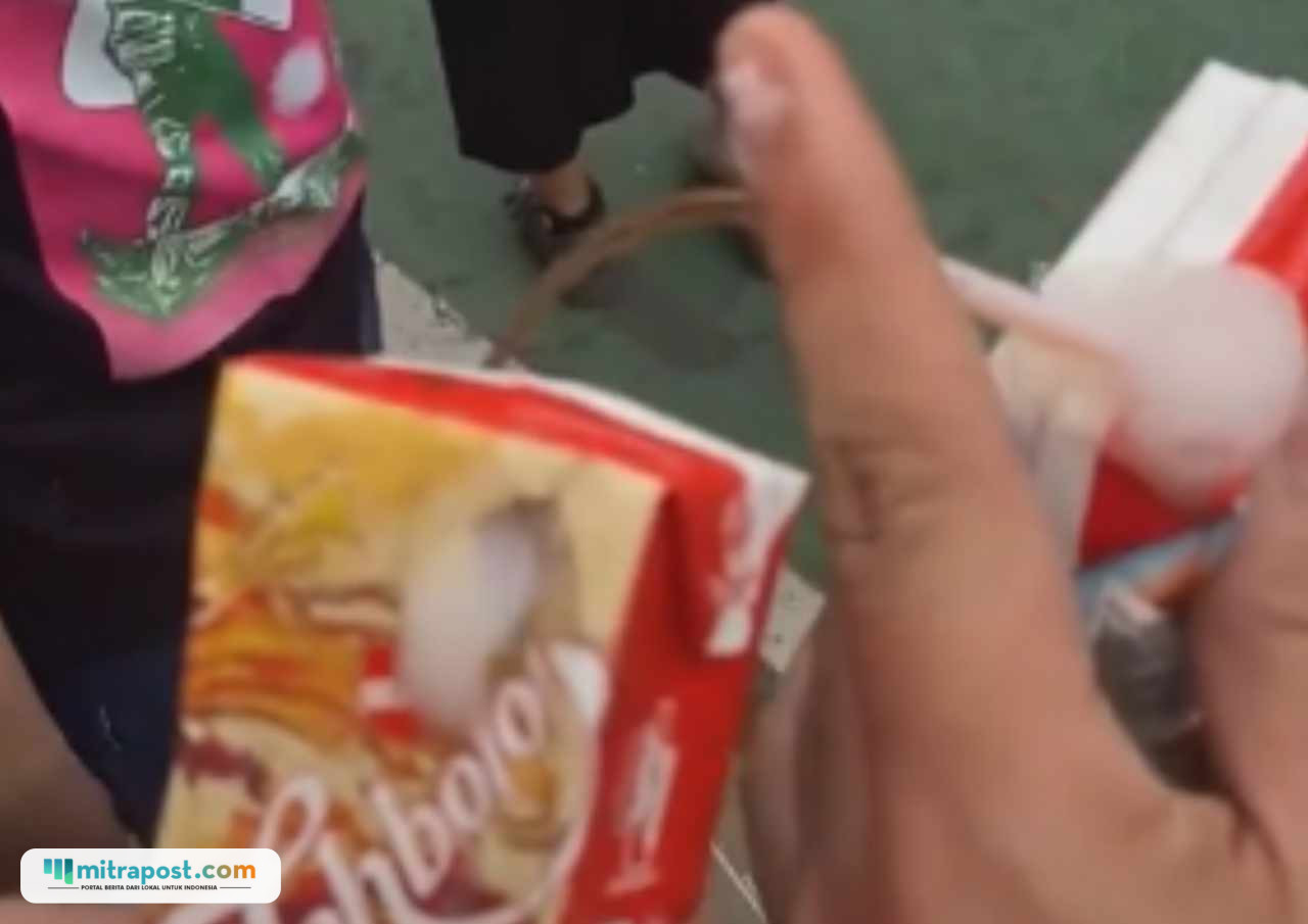 Viral Mahasiswa Aksi Dapat Teh Botol Sosro Seperti Campur Sabun/tangkap layar Viral Mahasiswa Aksi Dapat Teh Botol Sosro Seperti Campur Sabun/tangkap layar