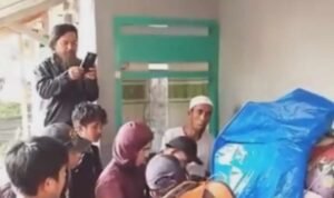 Jenazah Mantan Kades di Sigi Sulteng Diangkut Sepeda Motor Imbas Akses Jalan Terbatas/tangkap layar