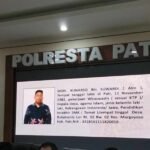 kades-korupsi Foto : Sosok MK diperlihatkan di layar Lantai II Polresta Pati saat Konferensi Pers. (Sumber. Mitrapost.com/ Ilham)