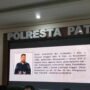 Foto : Sosok MK diperlihatkan di layar Lantai II Polresta Pati saat Konferensi Pers. (Sumber. Mitrapost.com/ Ilham)