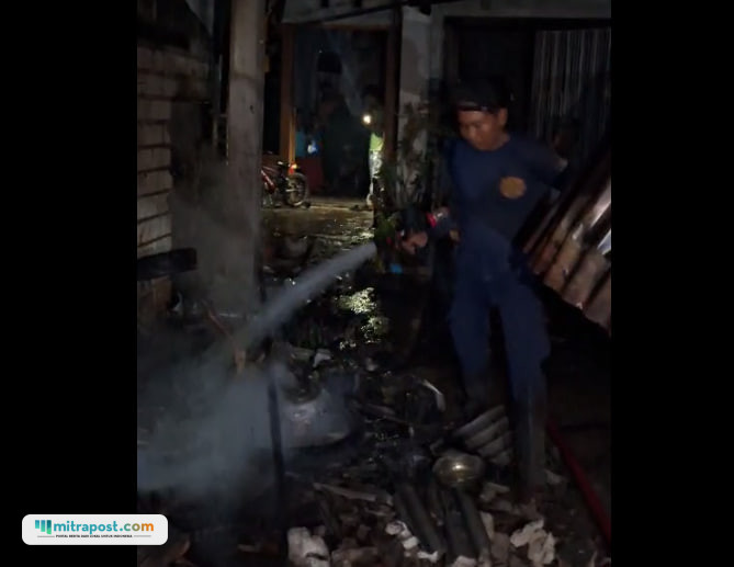 Foto : Kondisi bengkel sepeda motor di Juwana Pati hangus terbakar. (Dok. Satpol PP bidang Damkar Pati)