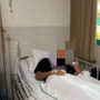 Foto : Korban berinisial D dilakukan perawatan di RS KSH Pati. (Sumber. Mitrapost.com/ Ilham)