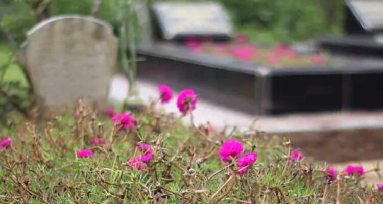 Tak Terima Jagoan Diejek karena Kalah Pilkades, Warga Bekasi Minta Makam Dipindah