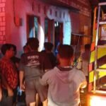 Foto : Pemadaman api di Rumah Desa Growong Lor Kecamatan Juwana Pati. (Dok. Damkar Pati)