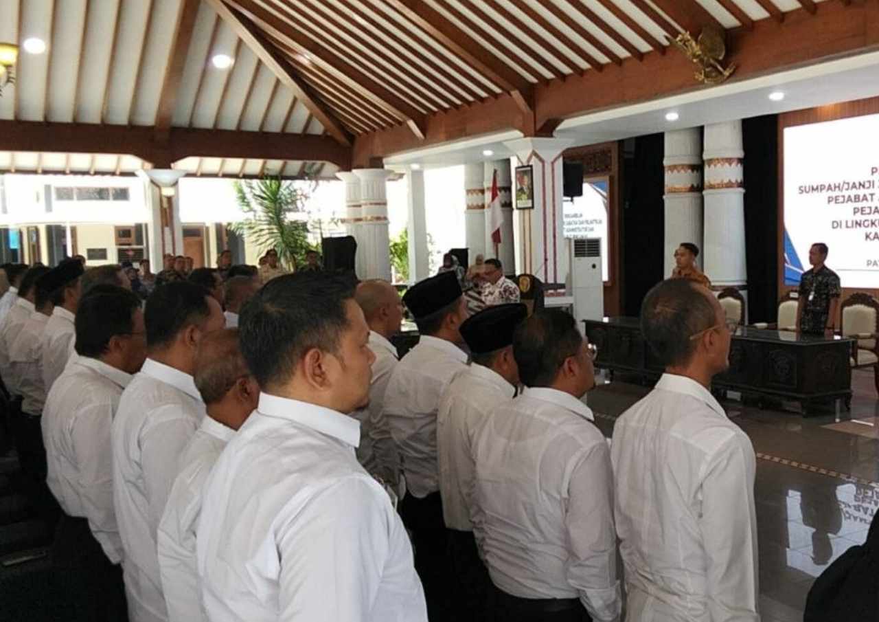 Foto : Pelantikan kepada puluhan pejabat Administrator dan Pengawas di Kabupaten Pati. (Sumber. Mitrapoat.com/ Ilham)