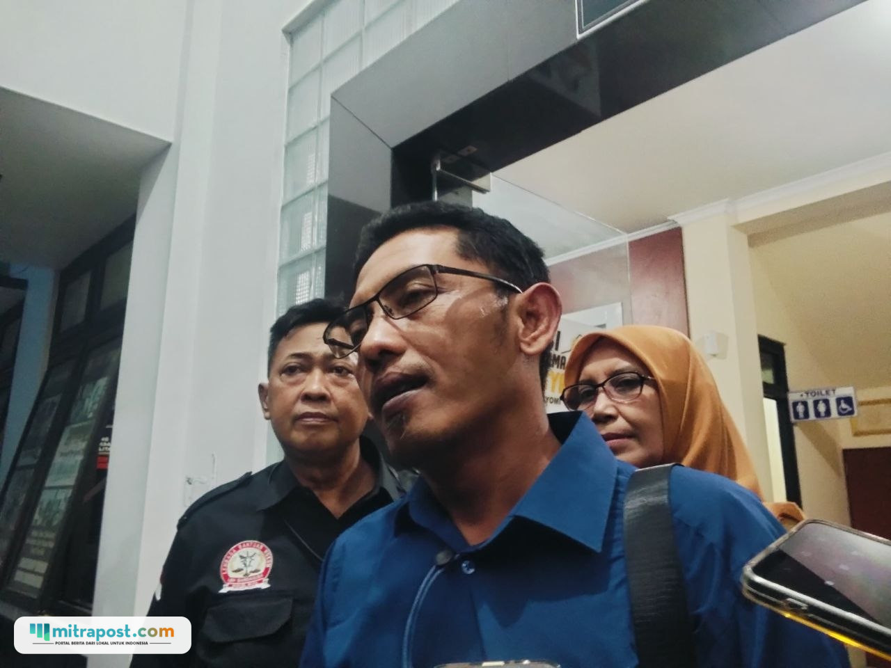 Foto : Kuasa Hukum Korban, Zuhad Anis Fuad ditemui di Polresta Pati, Senin (26/10/2026) malam. (Sumber. Mitrapost.com/ Ilham) Foto : Kuasa Hukum Korban, Zuhad Anis Fuad ditemui di Polresta Pati, Senin (26/10/2026) malam. (Sumber. Mitrapost.com/ Ilham)
