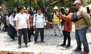 Foto : Peninjauan oleh Kementerian PU di proyek trotoar jalan panglima Sudirman Pati. (Sumber. Mitrapost.com/ Ilham)