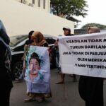 Foto : Keluarga korban kasus Tongtek di Desa Talun Pati datangi Polresta Pati. (Sumber. Mitrapost.com/ Ilham)