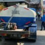 Foto : Droping air bersih dari PDAM Pati ke Pelanggan di Kecamatan Juwana, belum lama ini. (Dok. PDAM Tirta Bening Pati)
