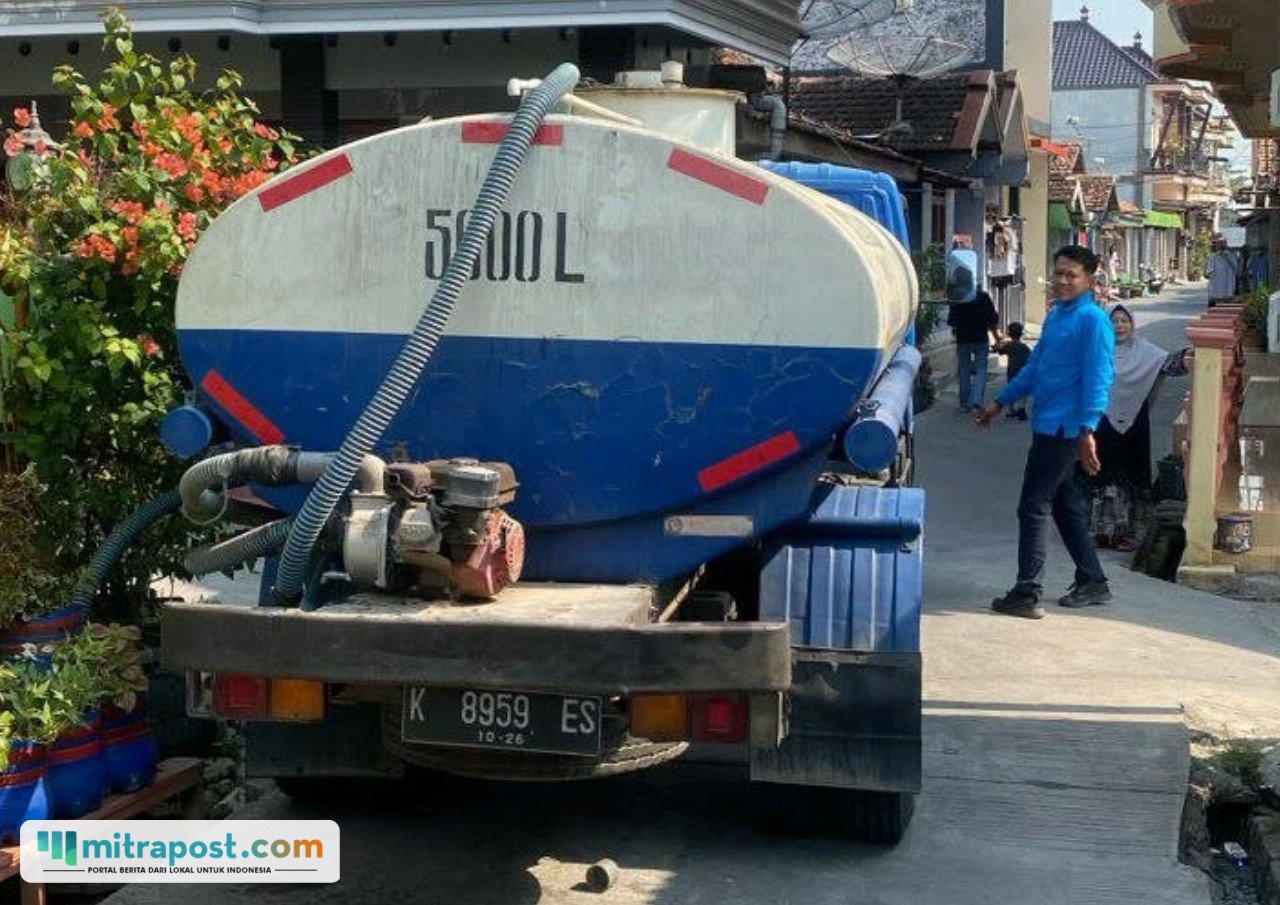 Foto : Droping air bersih dari PDAM Pati ke Pelanggan di Kecamatan Juwana, belum lama ini. (Dok. PDAM Tirta Bening Pati)