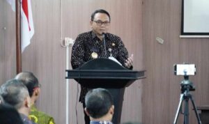 Foto : Plt Bupati Pati, Risma Ardhi Chandra saat kegiatan asistensi KPK di ruang Penjawi Setda Kabupaten Pati. (Dok. Humas Pemkab Pati)