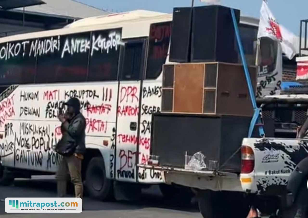 Demo Depan Pabrik Udang Pati /tangkap layar